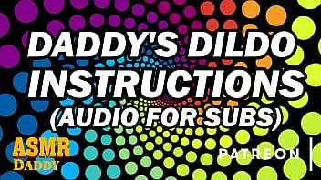 Reproduzir Instruções do dildo do papai Asmr para sub sluts (áudio)