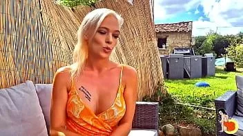 play Gorąca blond nastolatka z kolczykiem w sutku ostro zerżnięta przez silnego kutasa