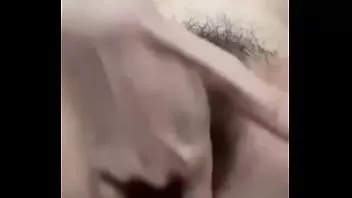 تشغيل الآنسة تظهر خطوة العاهرة انها قرنية
