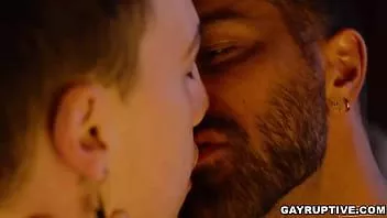 Oynat Adam ramzi troye jacobs'u çevreleyecek ve pisliğini sikmeden önce onu bağladı