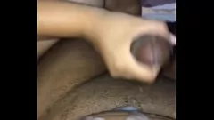 play Esposa comparte los detalles de sus amantes mientras le golpea el puño a su marido cornudo