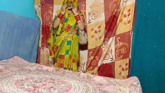 play देसी न्यूलीवेड की कष्टदायी डोगी स्टाइल डेब्यू: इंडियन फर्स्ट-टाइम वीडियो