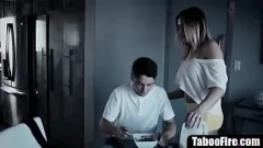 চালান স্টেপসিস্টার স্টেপব্রোথকে স্টেপমমের ছবিতে ক্যাচ করে - হার্ডকোর ট্যাবু এনকাউন্টার