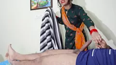 play 热印度女仆在毯子下发现大家伙