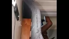 play Ebony Milf's Creampie wypełniająca cipkę w amatorskim spotkaniu